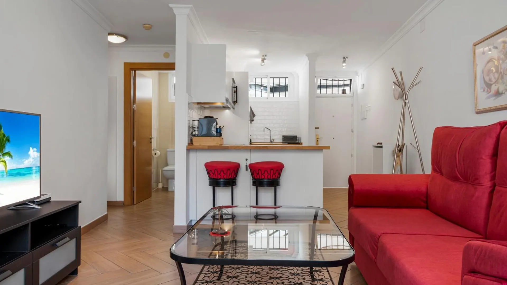 Sunny Apartment In The Center, 5 Min. From The Beach contacts